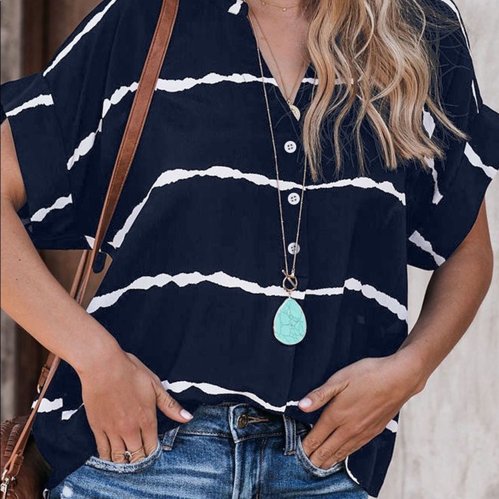 🆕Navy V Neck Striped Relaxing Tee - Picture 3 of 6